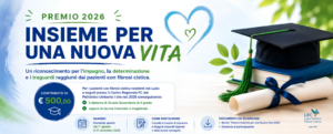 Banner del Premio 2026 “Insieme per una Nuova Vita” di LIFC Lazio, con tocco da laurea, libri e diploma. Il progetto prevede un contributo di 500 euro per persone con fibrosi cistica che conseguiranno il diploma o la laurea nel 2026.